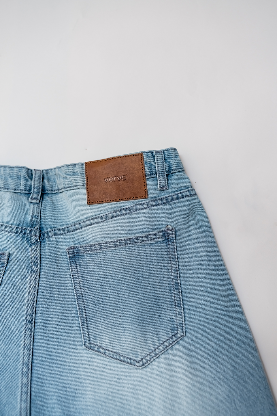 SIDE SLIT WIDE LEG JEANS