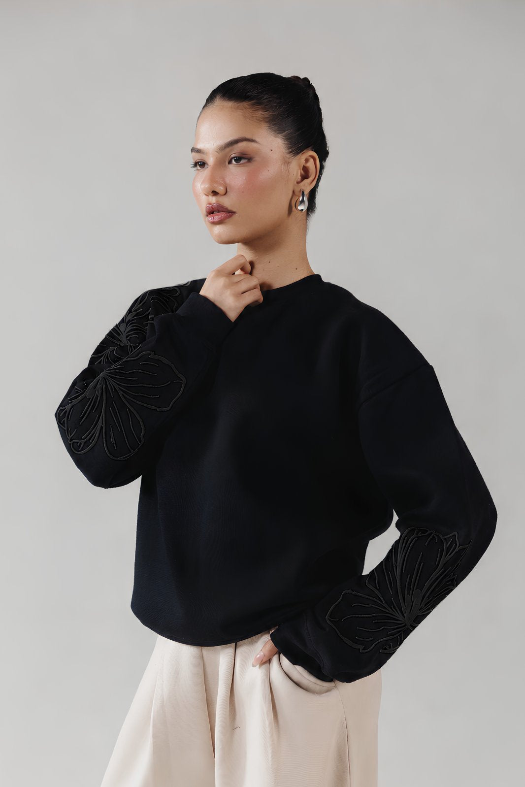 LINEAR BLOOM SWEATSHIRT