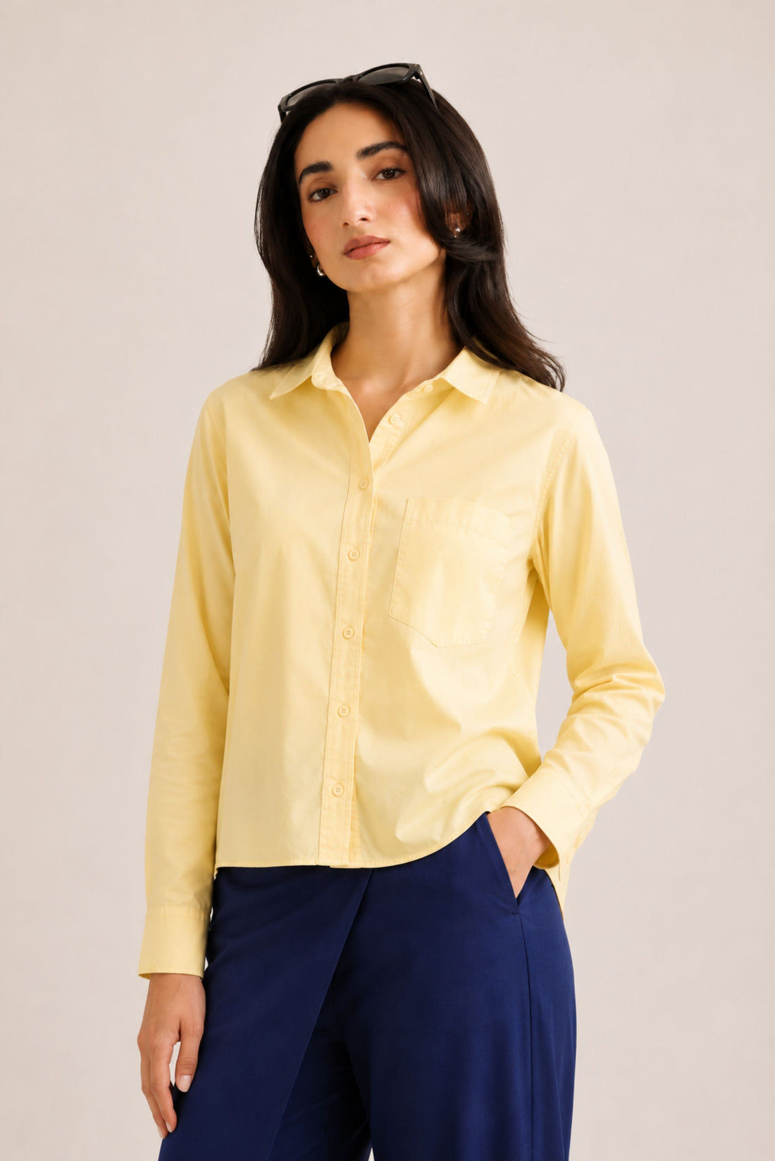REGULAR FIT BUTTON DOWN CROP SHIRT