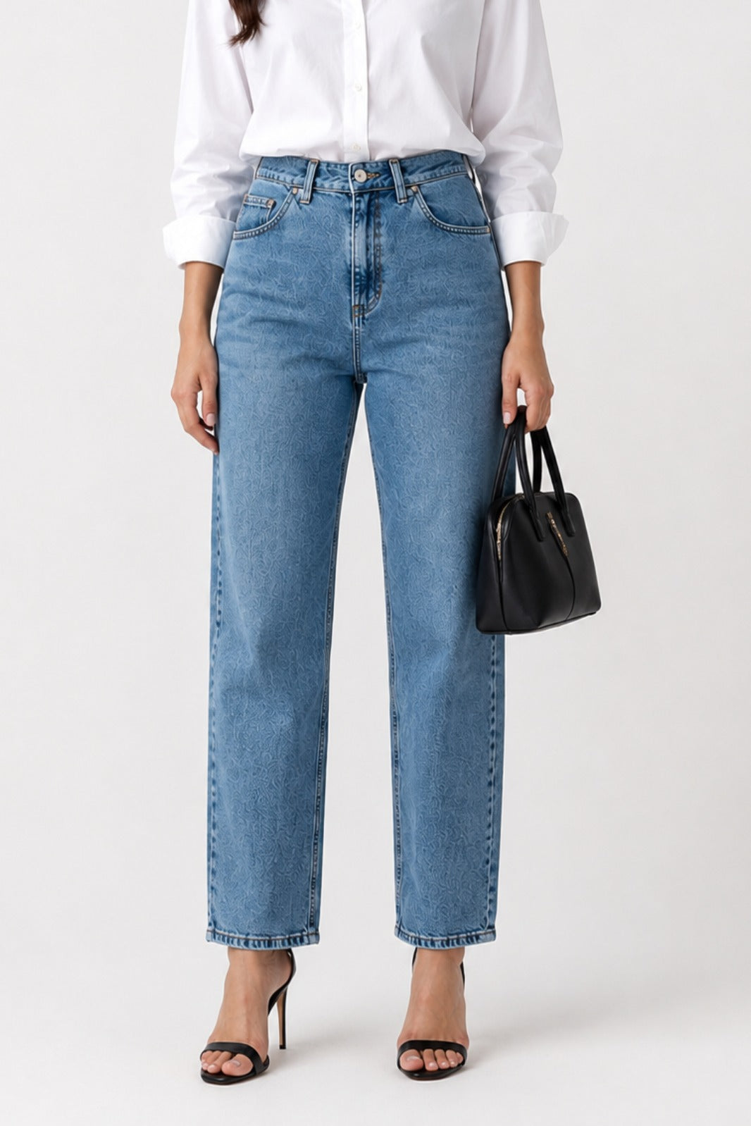 WOMEN STRAIGHT FIT JEANS