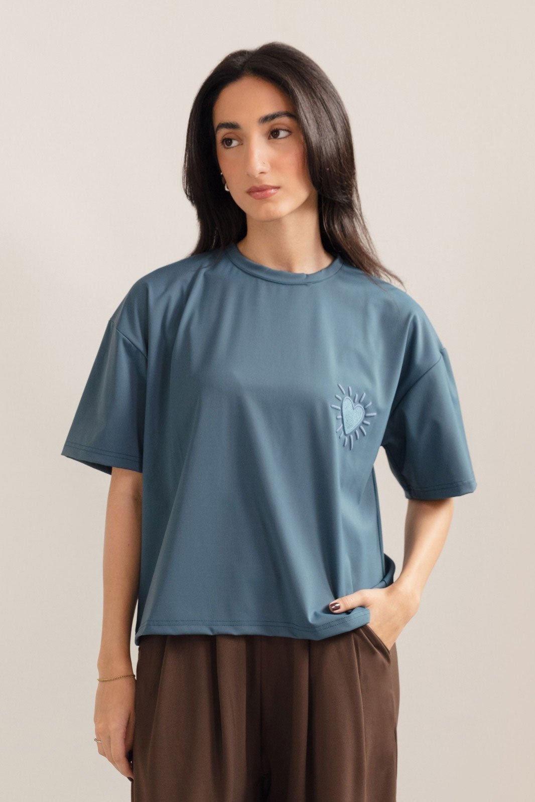 MINIMAL HEART TEE