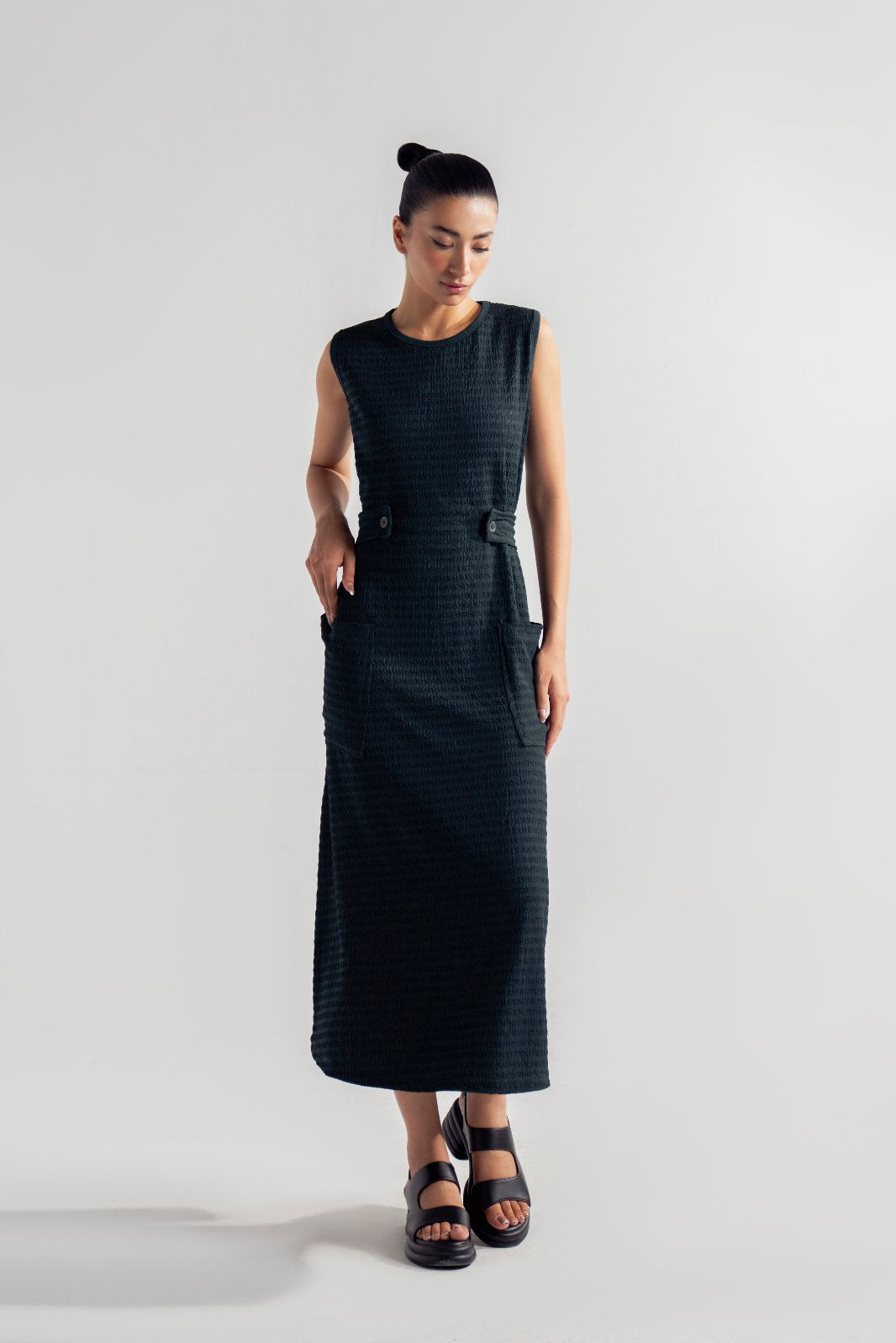 SLEEVELESS BUTTON TAB DRESS