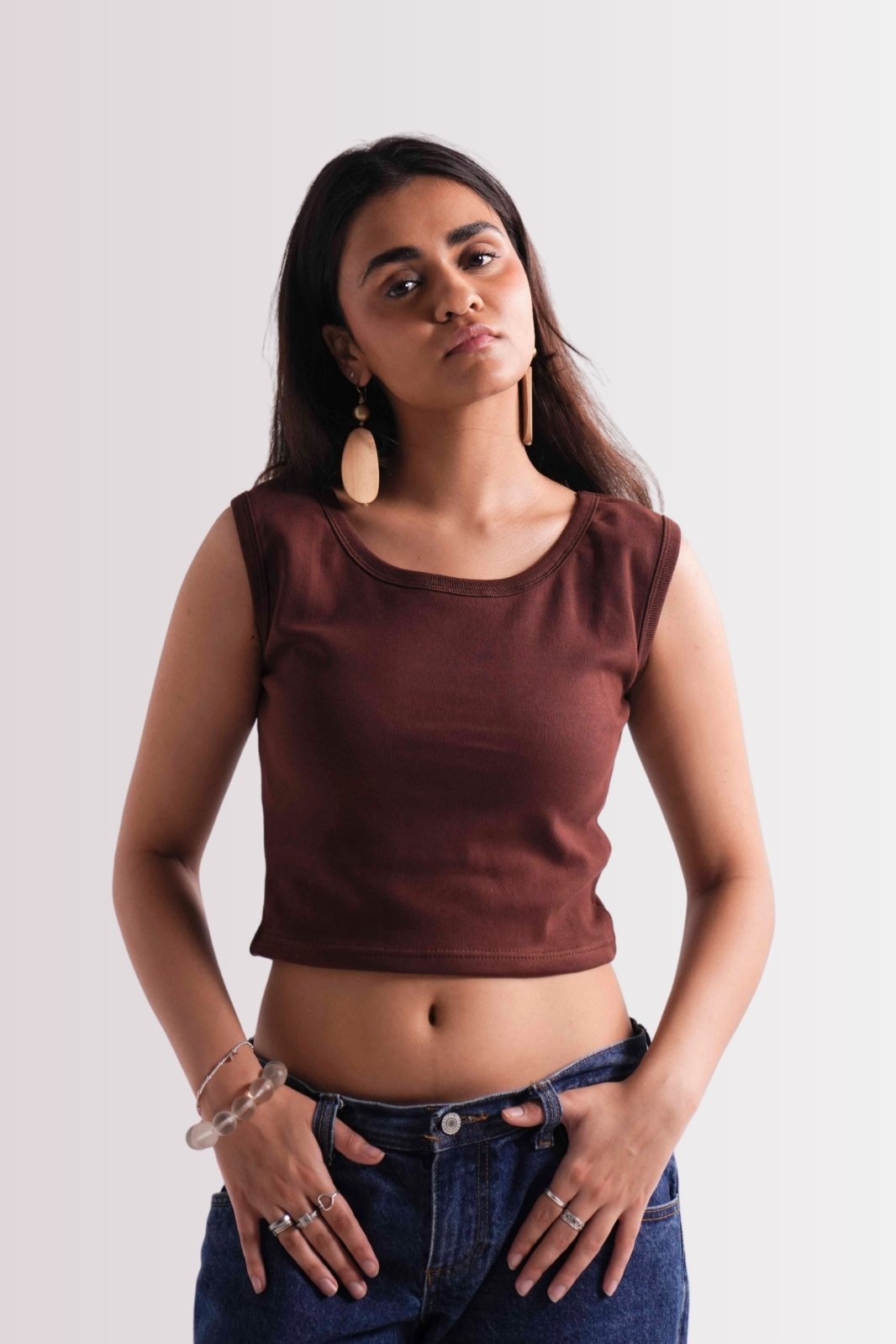 SCOOP NECK CROP TANK - BROWN