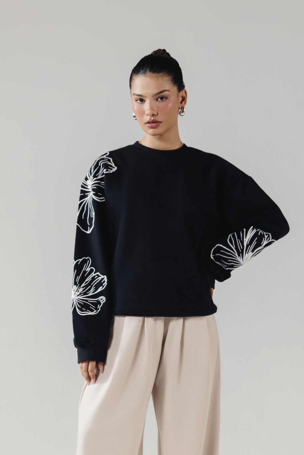 LINEAR BLOOM SWEATSHIRT WHITE EMBROIDERY
