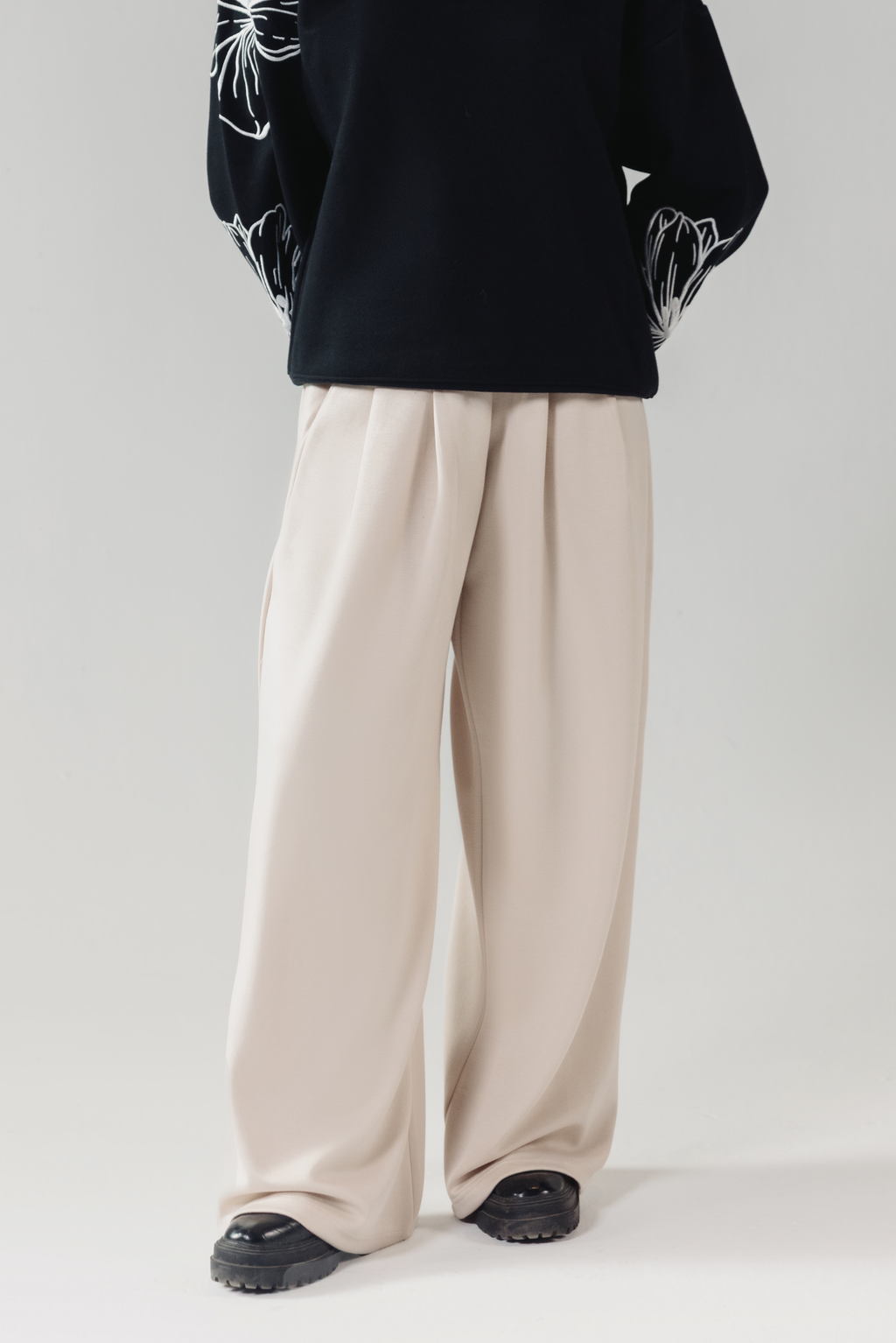 SCUBA WIDE-LEG PANTS BEIGE