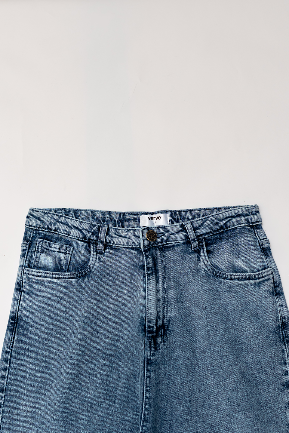 WOMEN STRAIGHT FIT JEANS