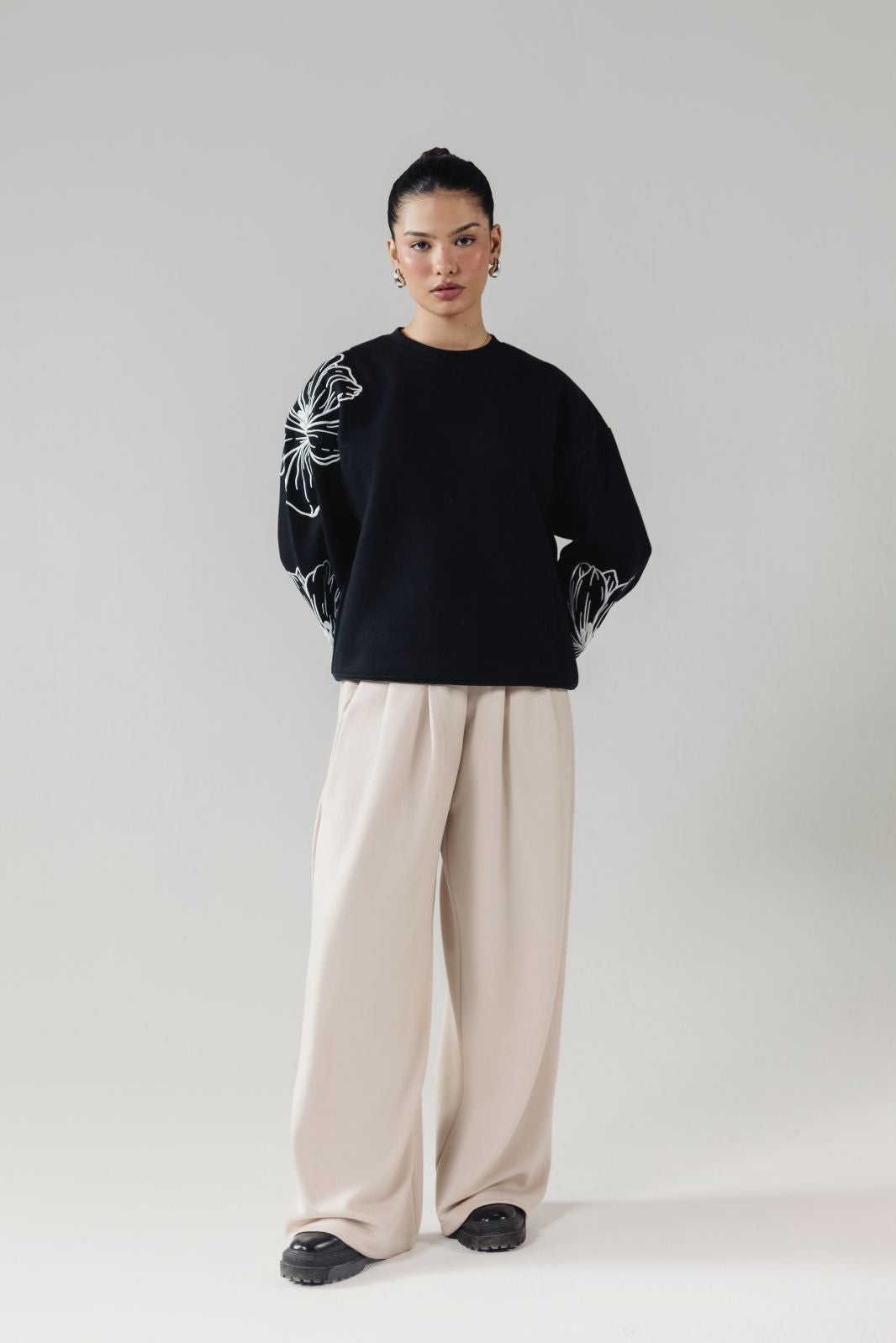 LINEAR BLOOM SWEATSHIRT WHITE EMBROIDERY