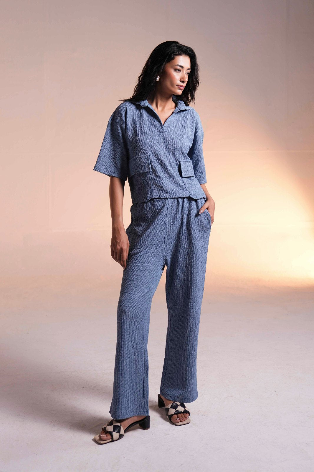 TEXTURED UTILITY CROPPED SHIRT