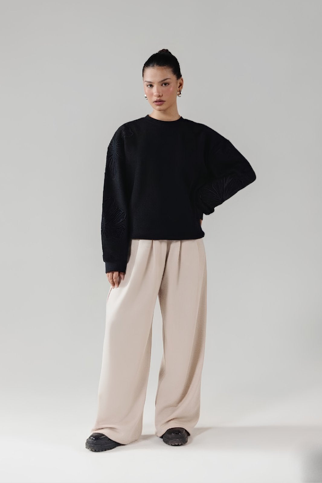 LINEAR BLOOM SWEATSHIRT