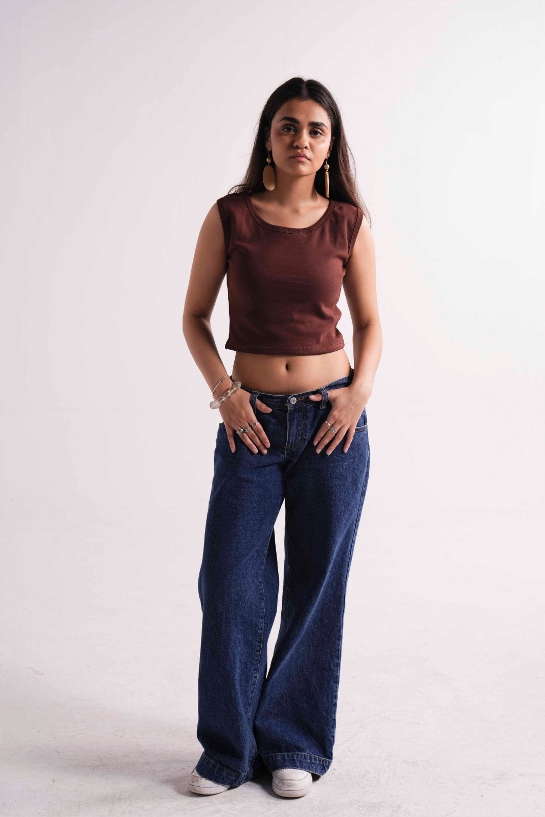 SCOOP NECK CROP TANK - BROWN