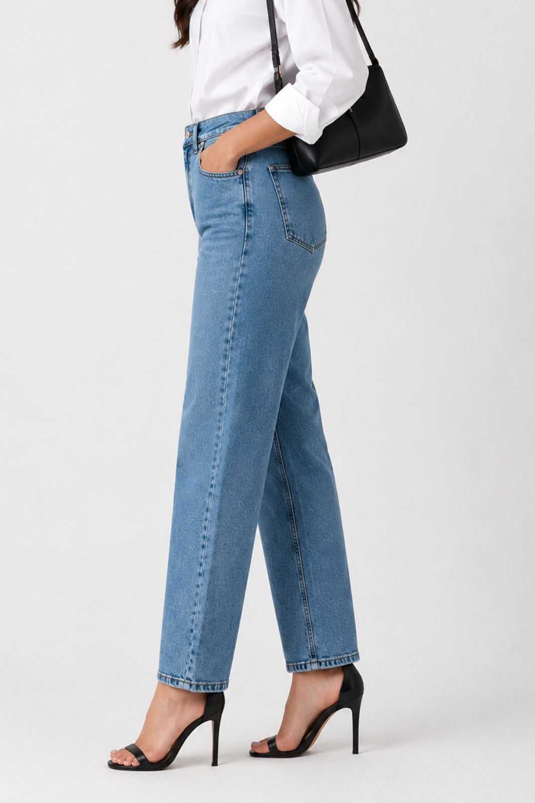 WOMEN STRAIGHT FIT JEANS