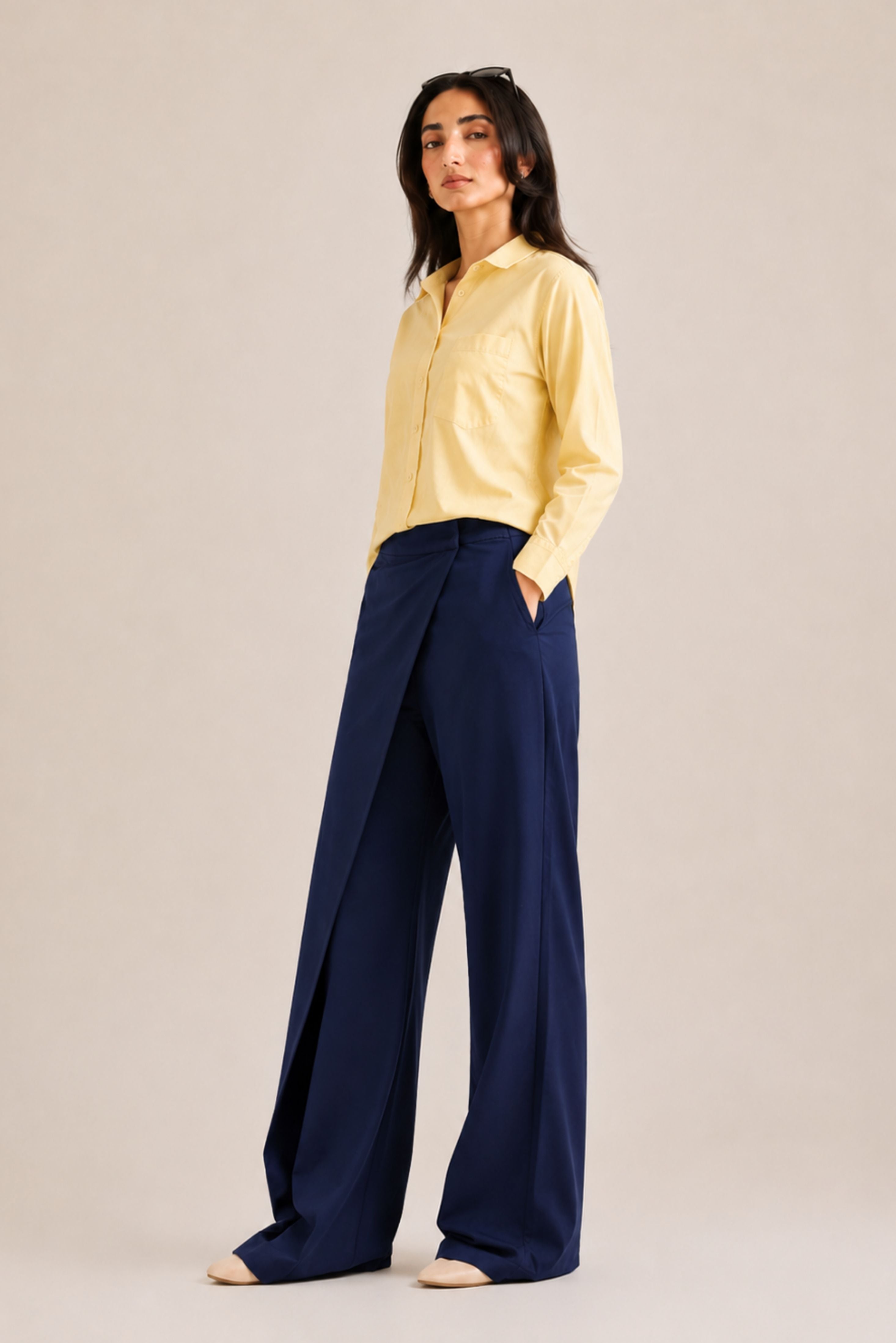REGULAR FIT BUTTON DOWN CROP SHIRT