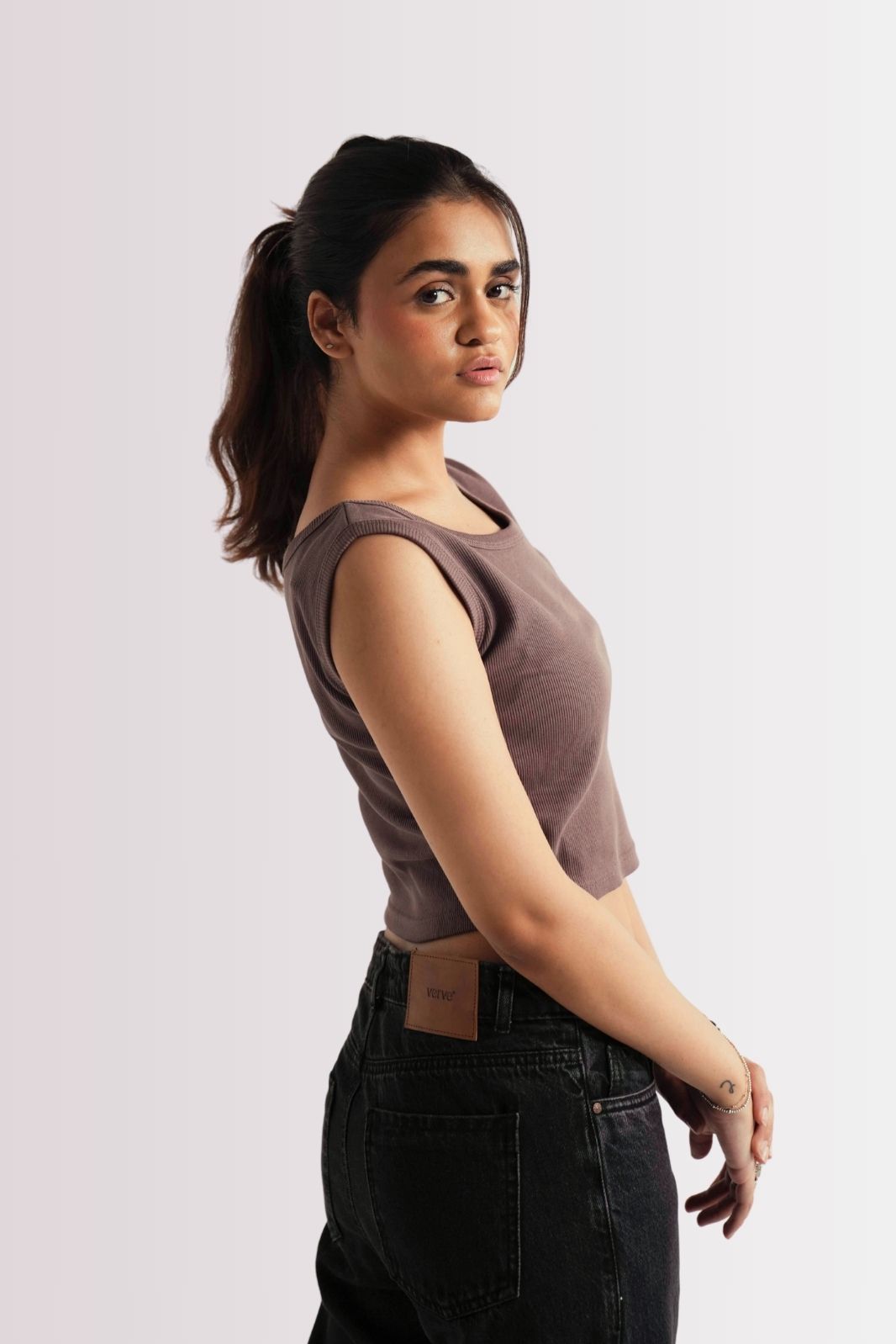 SCOOP NECK CROP TANK