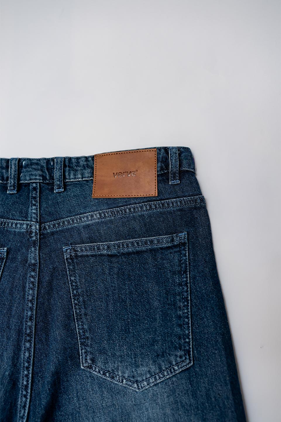 WOMEN STRAIGHT FIT JEANS