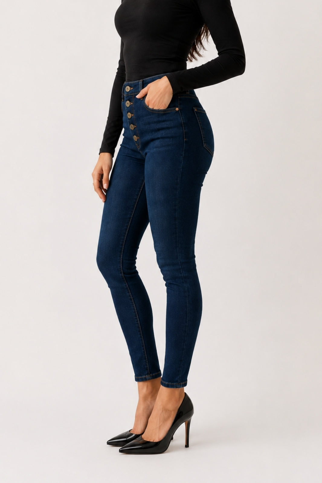 HIGH RISE FIT DENIM