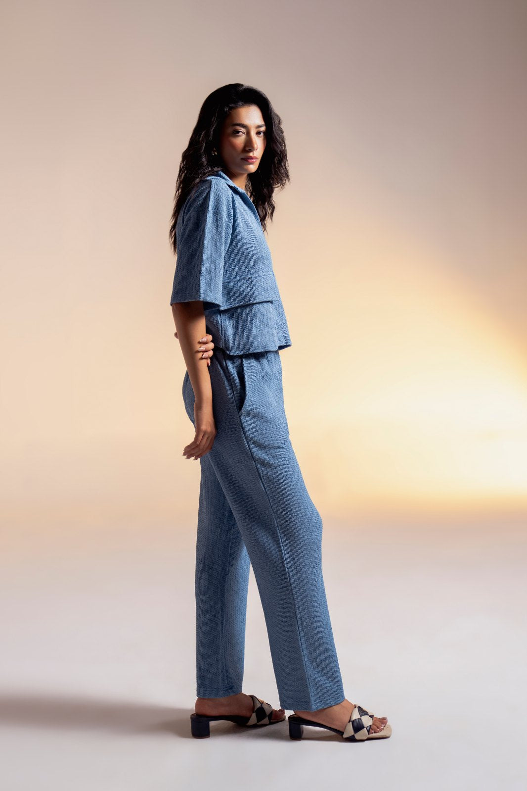 TEXTURED UTILITY CROPPED SHIRT