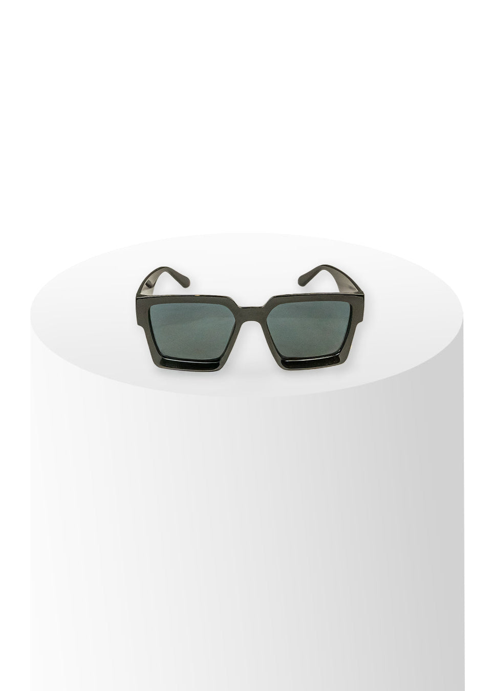 CAT-EYE SUNGLASSES – FEMININE & FLIRTY