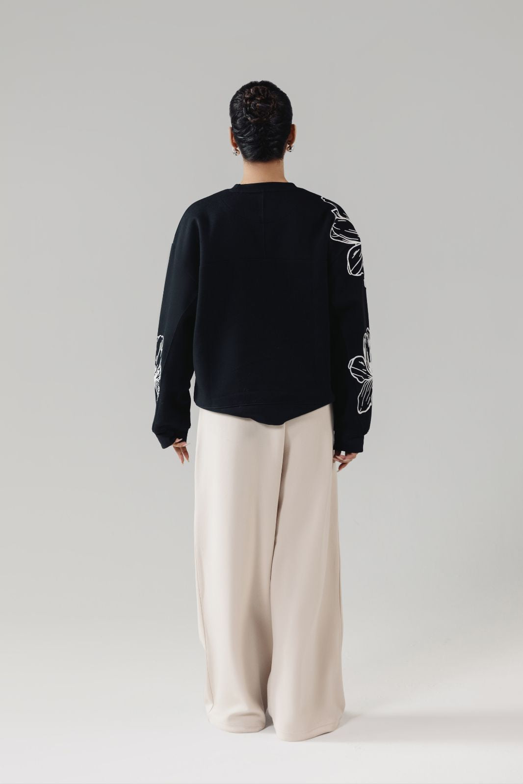 LINEAR BLOOM SWEATSHIRT WHITE EMBROIDERY