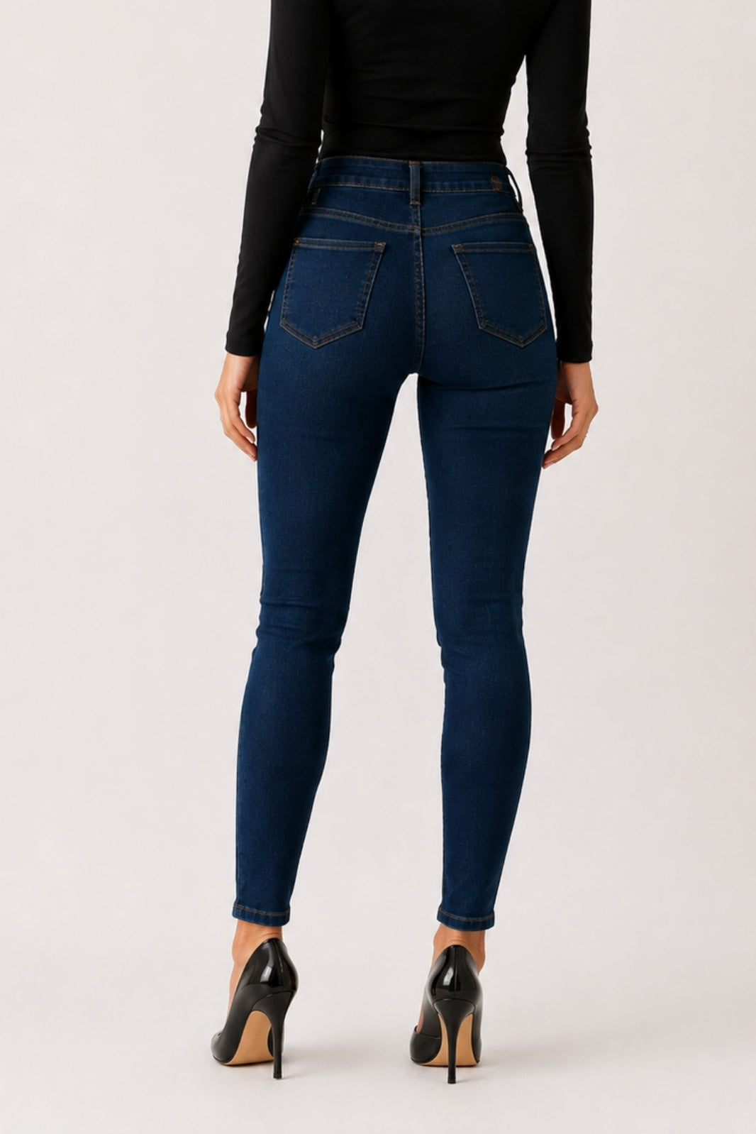 HIGH RISE FIT DENIM