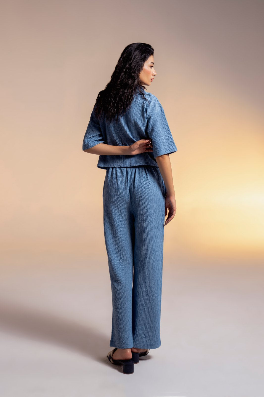 TEXTURED UTILITY CROPPED SHIRT