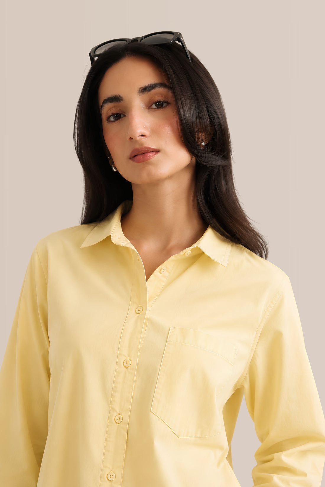 REGULAR FIT BUTTON DOWN CROP SHIRT