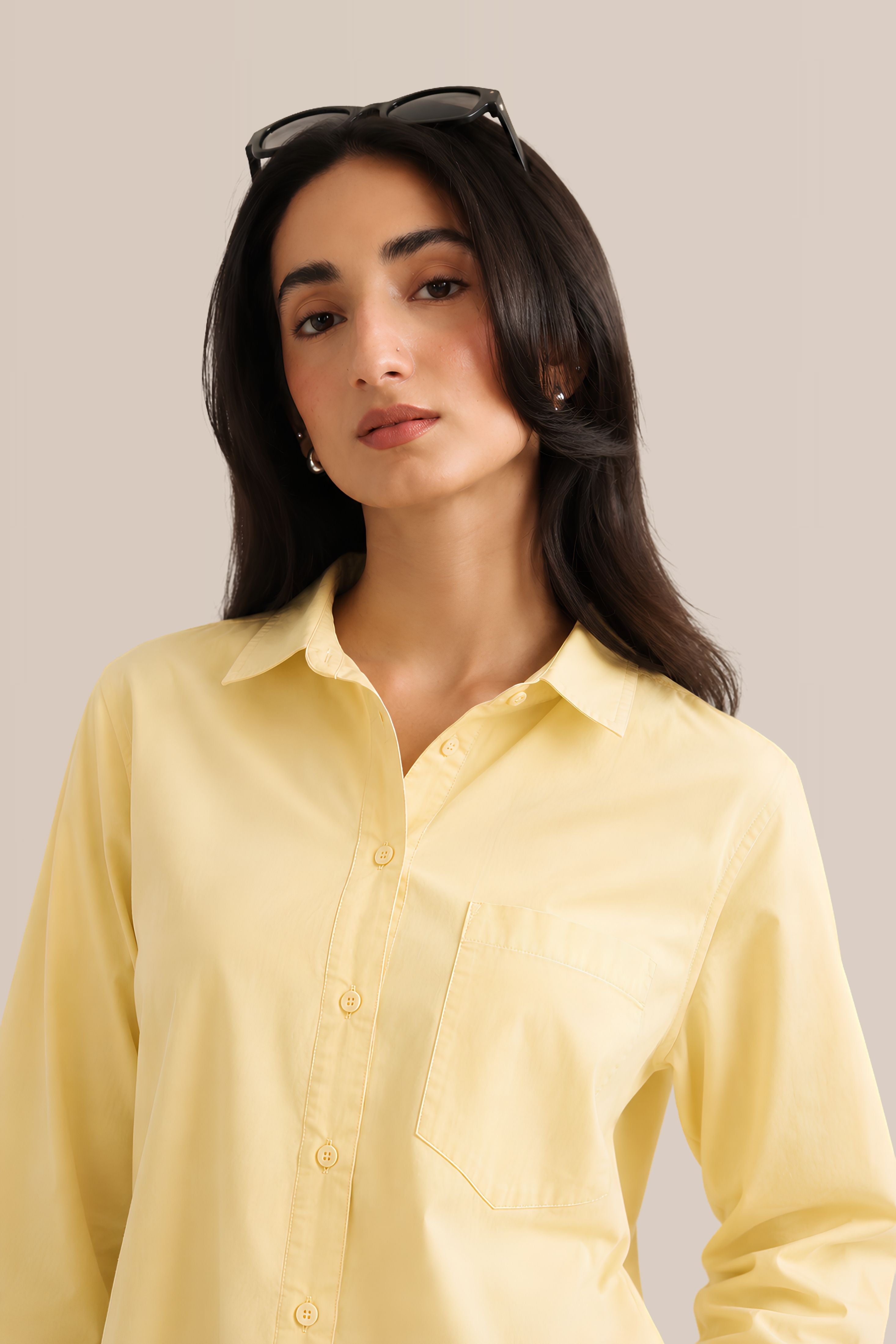 REGULAR FIT BUTTON DOWN CROP SHIRT
