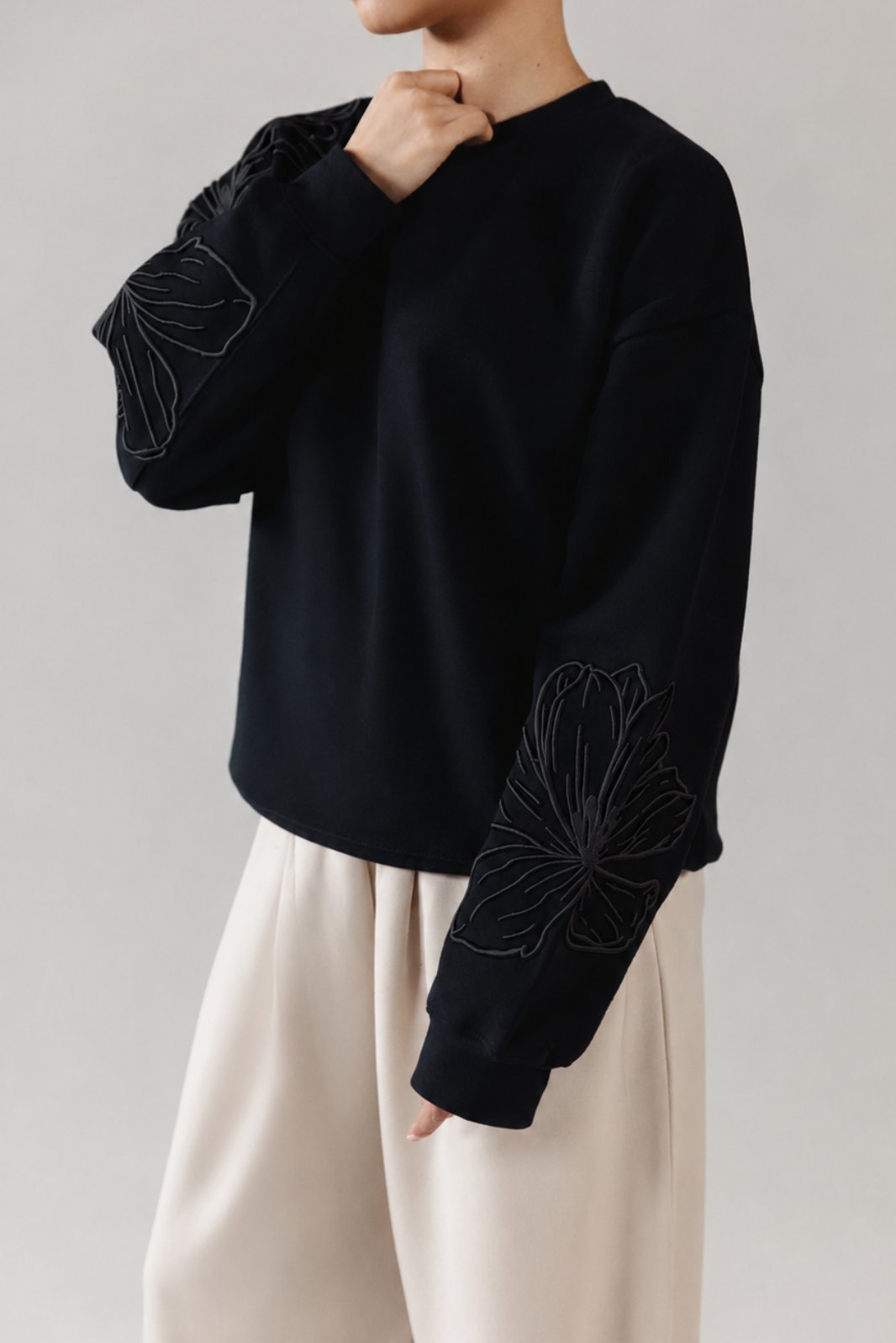 LINEAR BLOOM SWEATSHIRT
