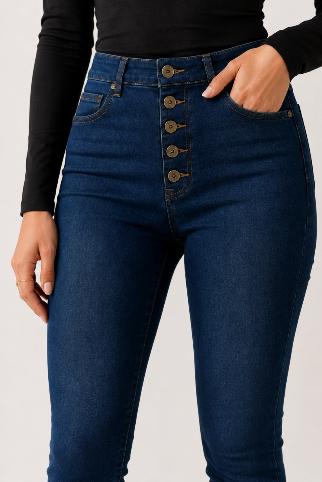 HIGH RISE FIT DENIM