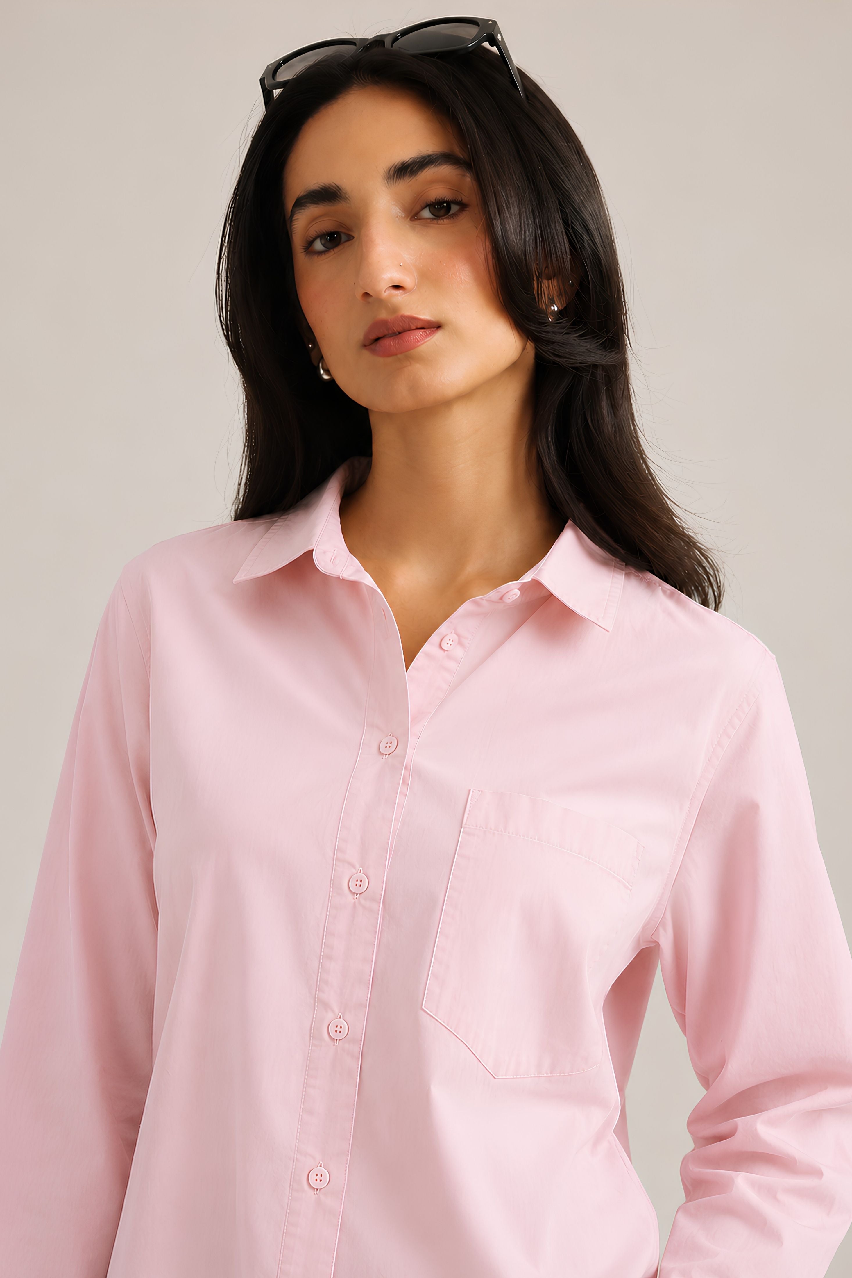 REGULAR FIT BUTTON DOWN CROP SHIRT