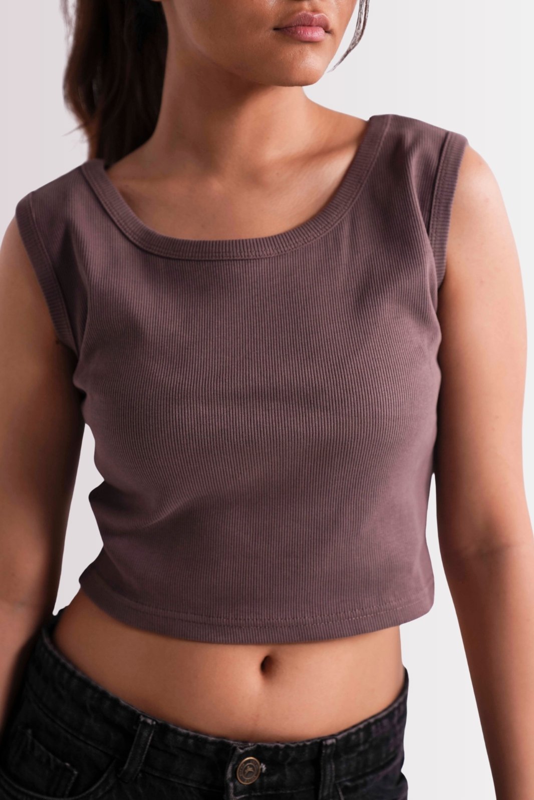 SCOOP NECK CROP TANK