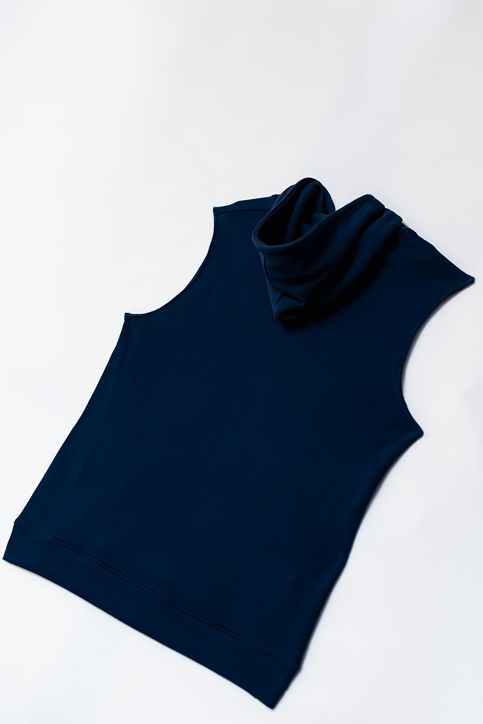 SLEEVELESS HOODIE