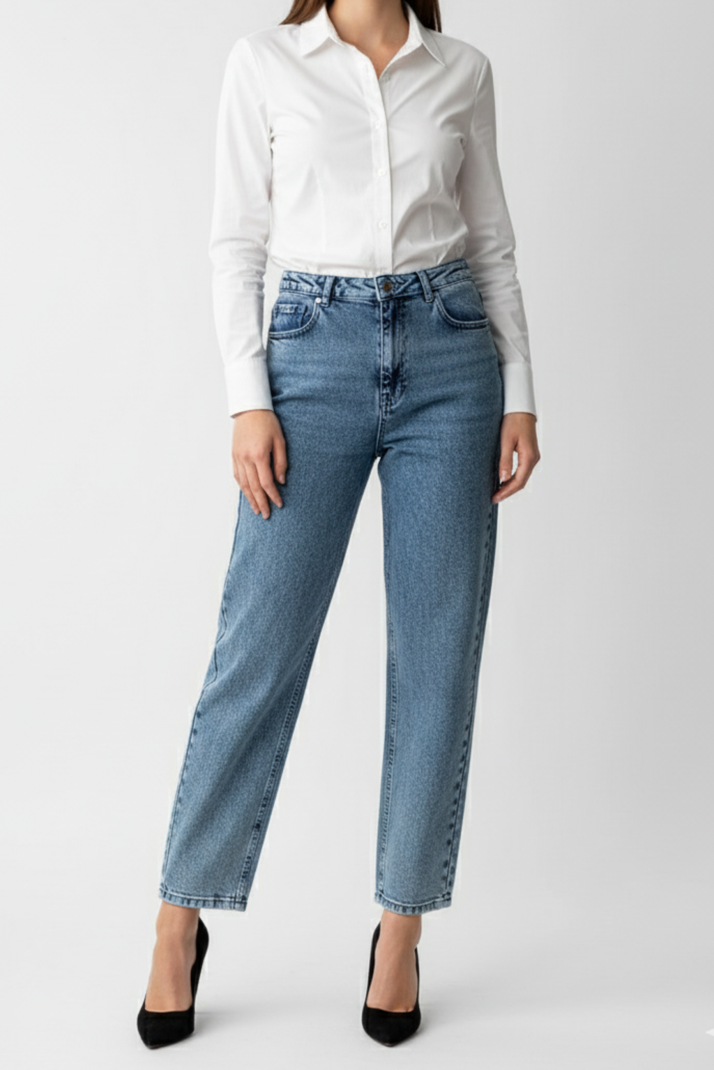 WOMEN STRAIGHT FIT JEANS