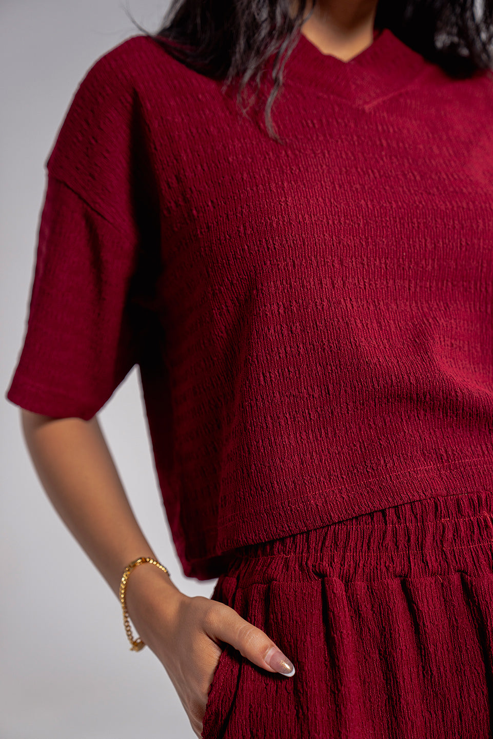red v neck cropped shirt for women