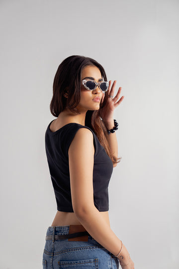 black scoop neck crop tank top for women