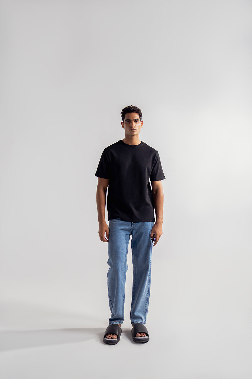 Black crew neck t shirt for men casual wear