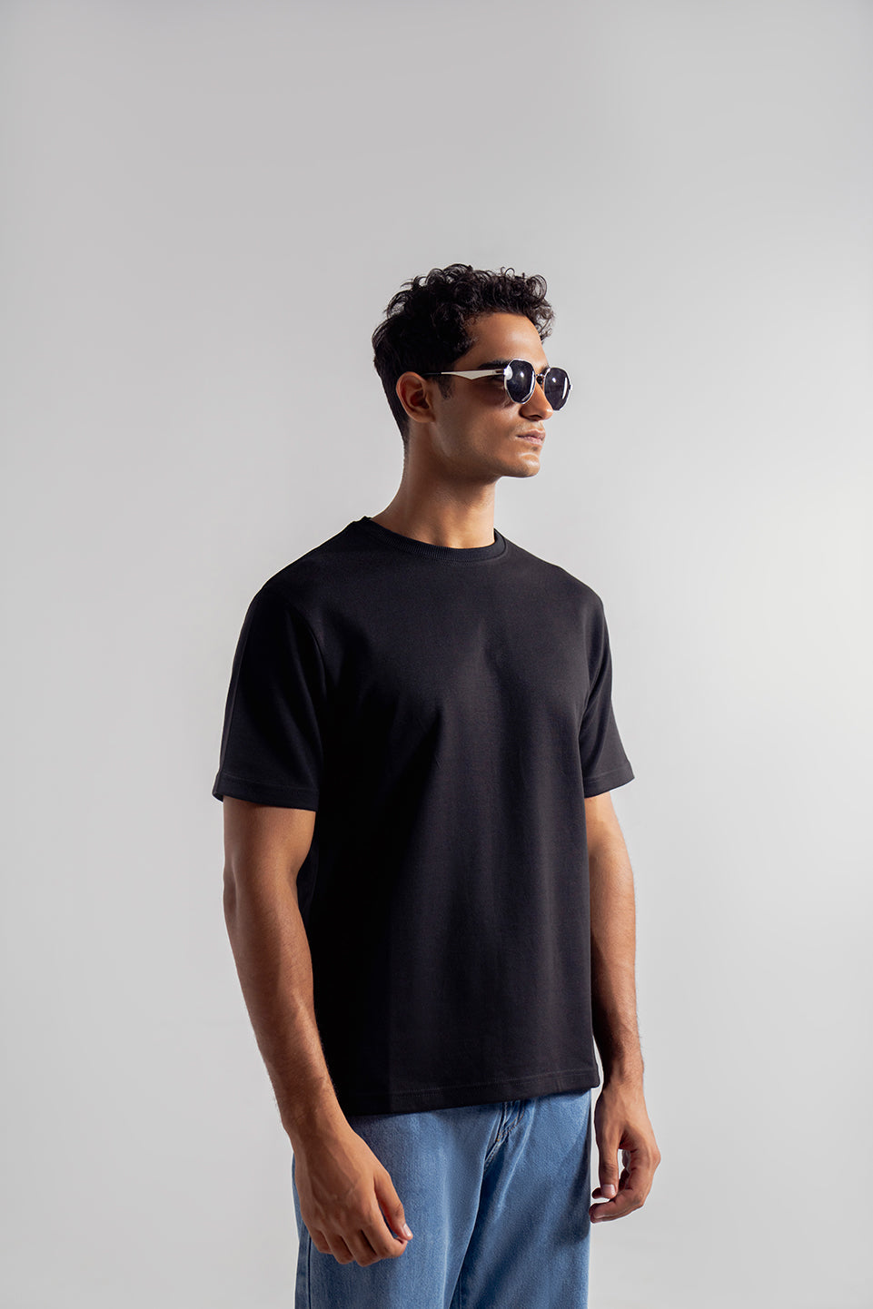 Black crew neck t shirt for men casual wear