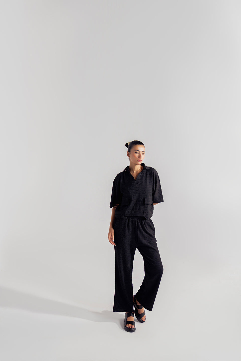 TEXTURED UTILITY CROPPED SHIRT