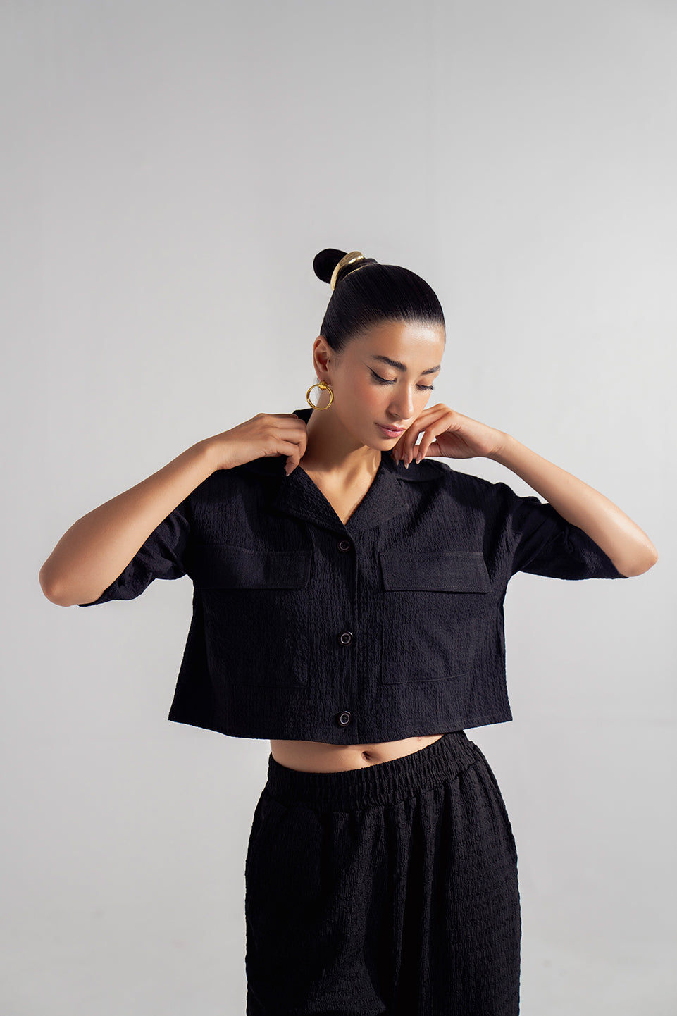 black relaxed fit cropped shirt for women